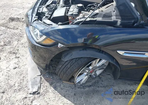 2017 Jaguar Xe Premium z USA, uszkodzony, nr VIN SAJAD4BG2HA968201